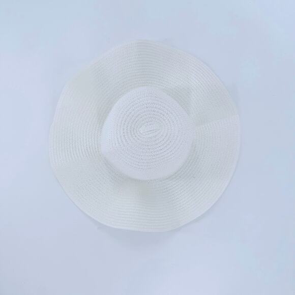 Women’s White Floppy Sun Hat | Wide Brim Beach Summer Hat | Lightweight Straw - Picture 5 of 6